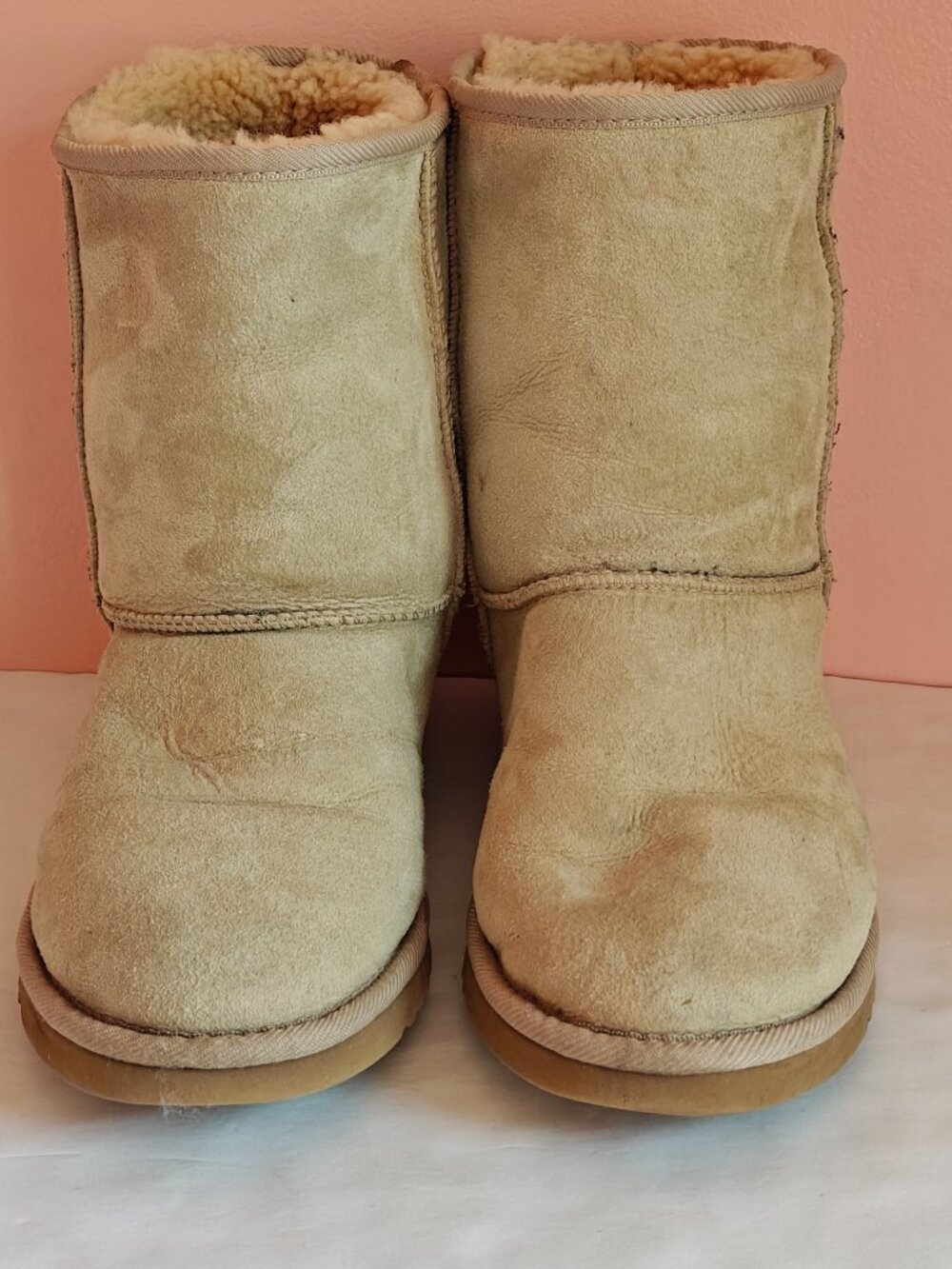 UGG Australia Women’s Classic Short Boots Fleece-lined Cream Size 9